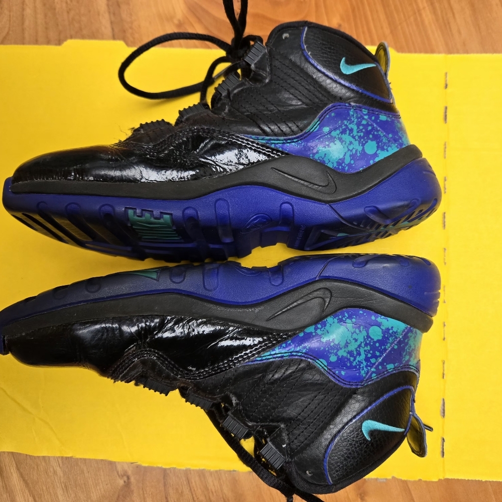 Nike Air youth Black and Blue Athletic Shoes. 4Y